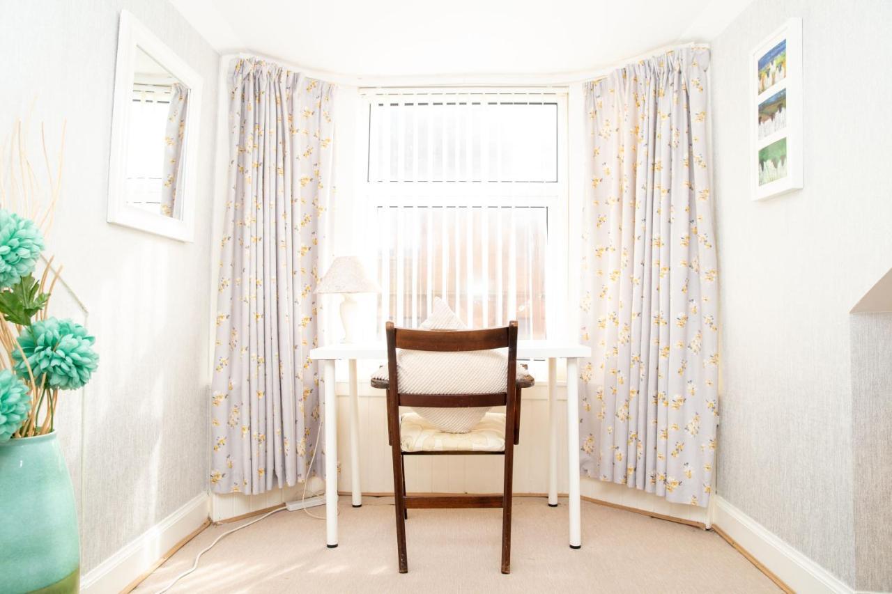 Sandgate 2-Bed Apartment In Ayr Central Location Exterior photo